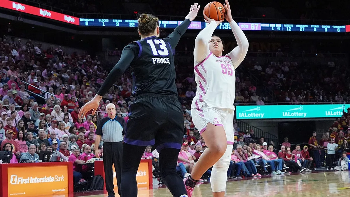 La star du basket-ball féminine de l’Iowa State Audi Crooks gagne les honneurs en Amérique