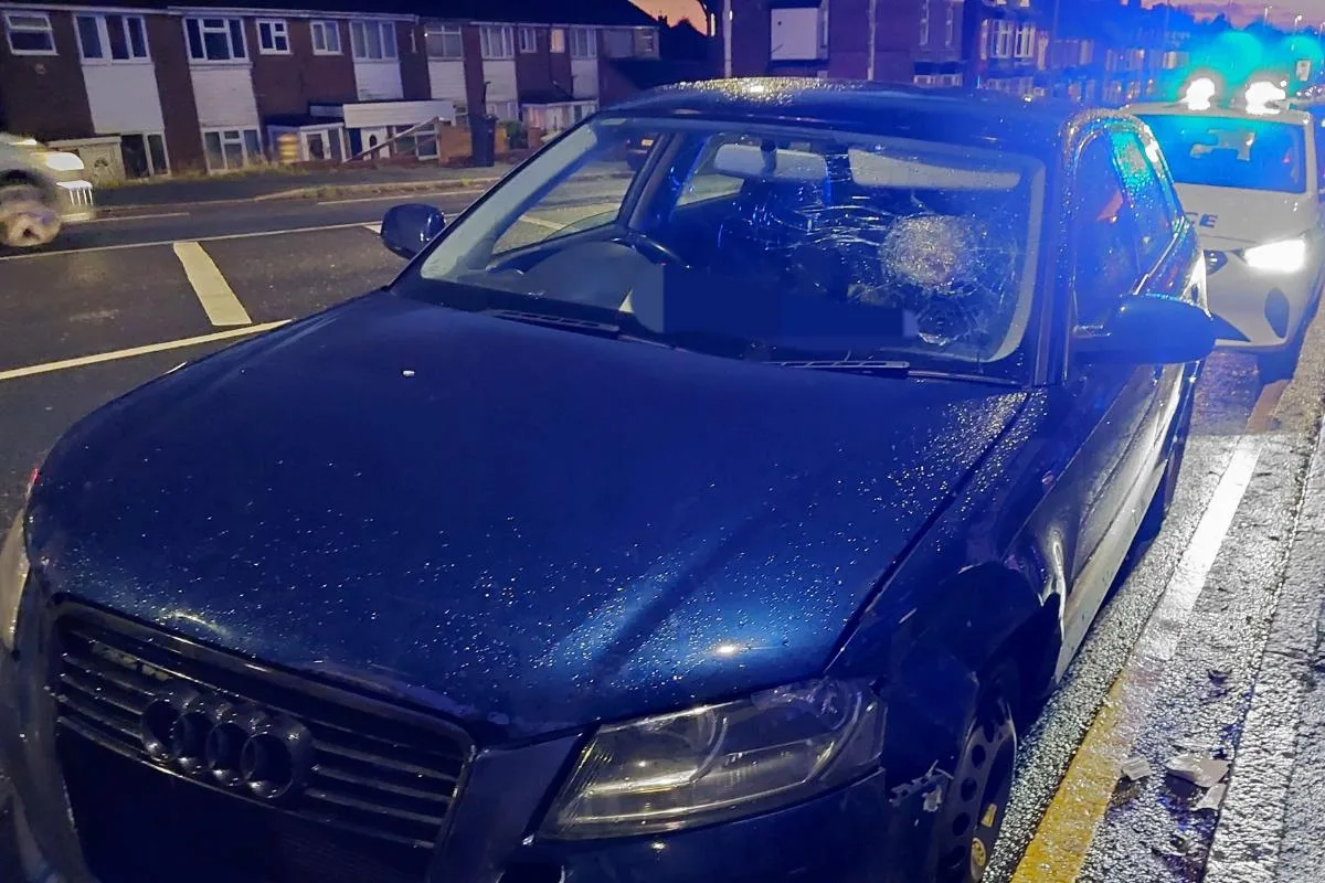 Un homme arrêté après que la police a arrêté une Audi avec un pare-brise scotché à Brierley Hill