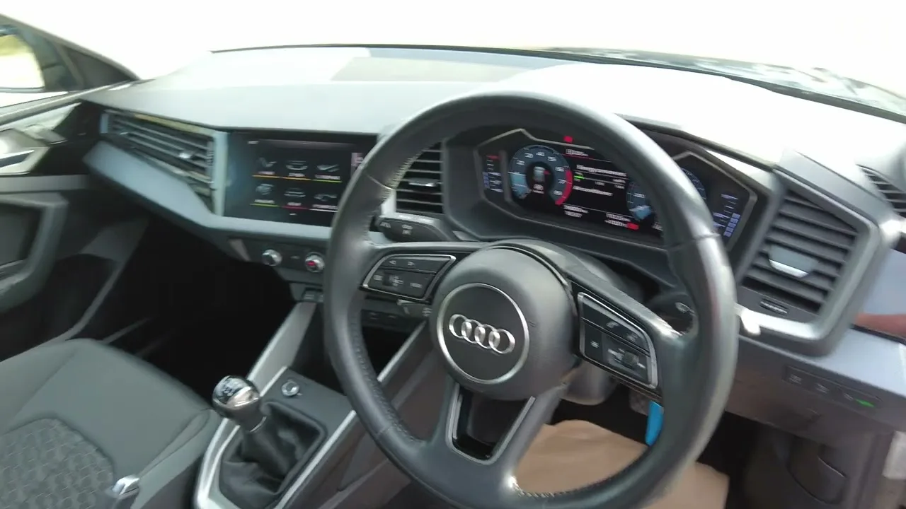 Audi A1 1.0 TFSI 30 Sport Sportback, 2019 Manual Euro 6 dans un joli mythe noir métallique