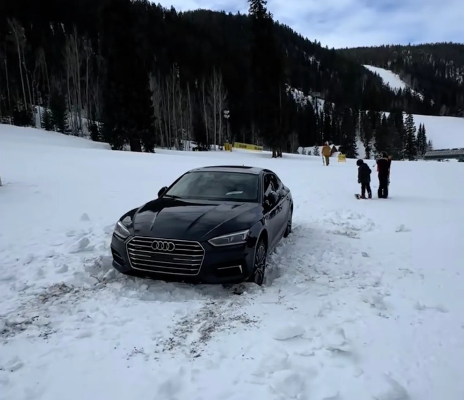 Audi coincée sur la station de ski Keystone après que le conducteur ait suivi les instructions de Siri