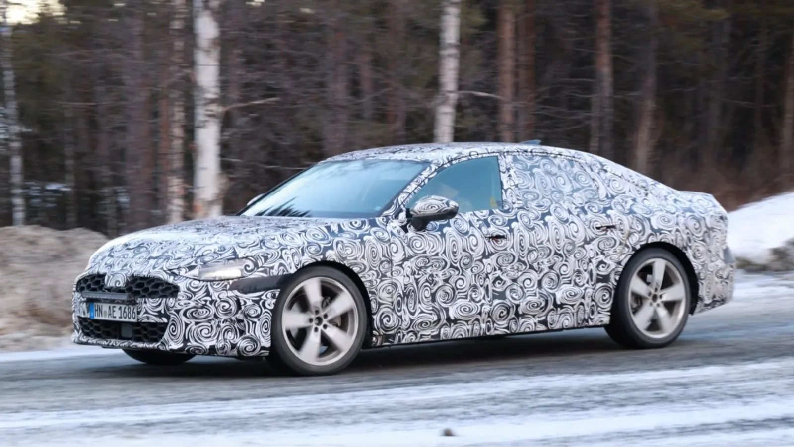 2026 La berline Audi A7 espionnée en camouflage complet pendant les tests en Suède – HotCars