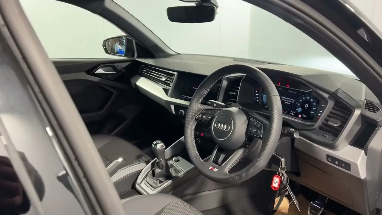 Audi A1 Sportback S Line 25 TFSI 95 PS 5 vitesses
