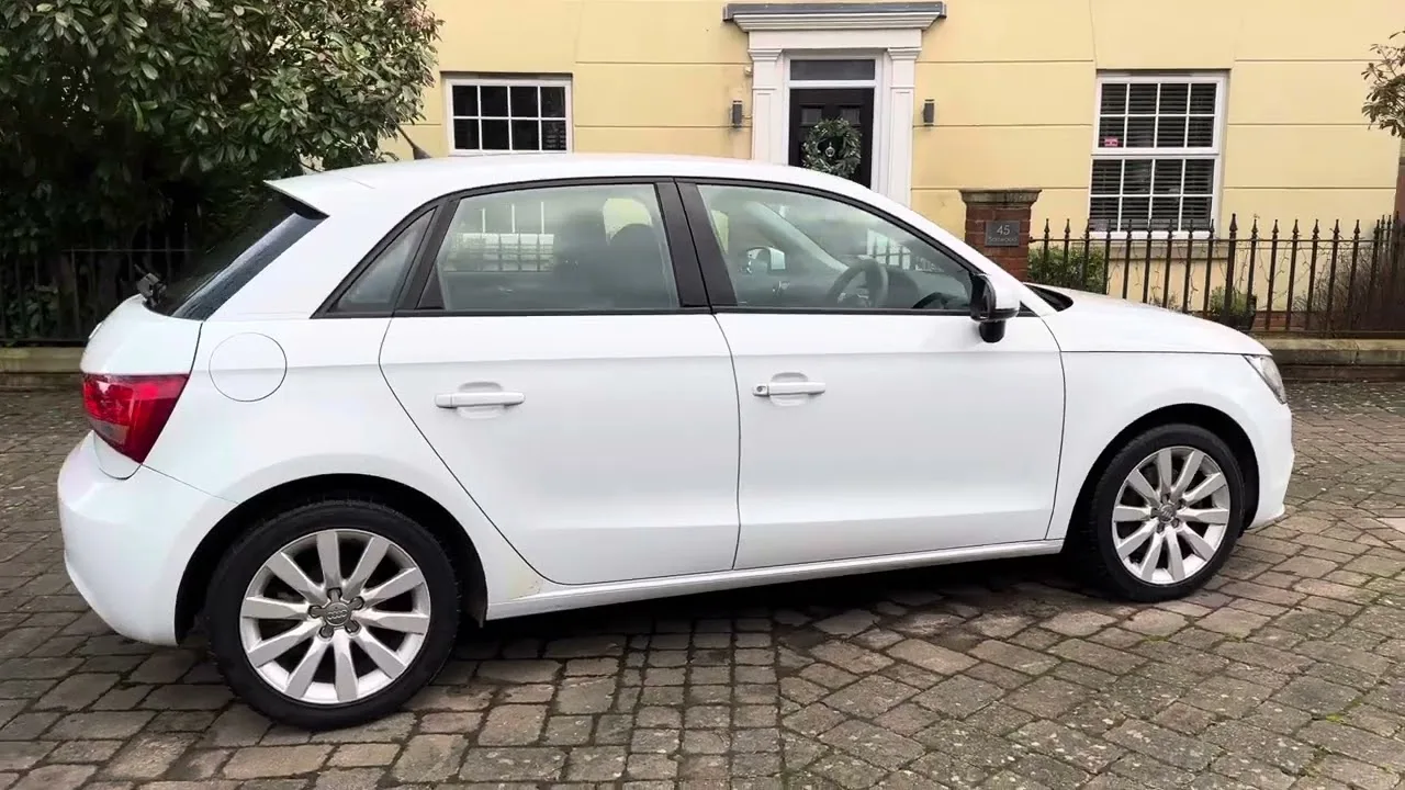 Audi A1 1.4 TFSI Sport S-Tronic. 1 propriétaire neuf excellent état. Super à conduire en automatique.