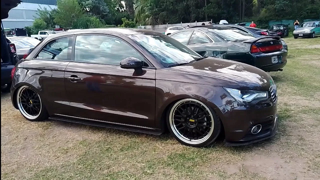 Audi A1 avec suspension pneumatique et pneus BBS. Dans l’événement de solidarité x Bahía Blanca.