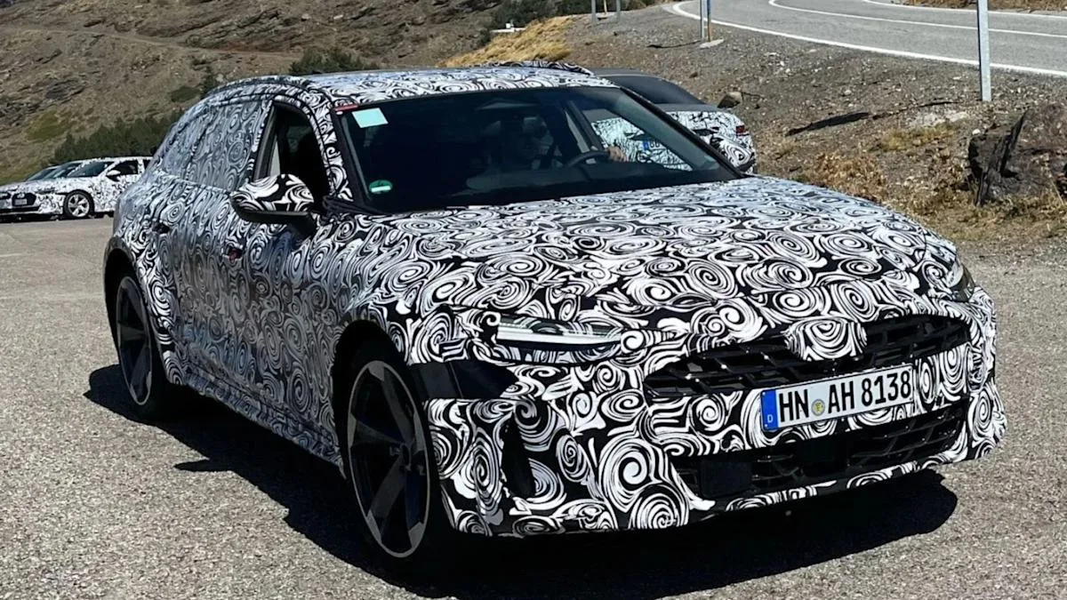 Audi RS5 de nouvelle génération taquinée lors de l’événement du concessionnaire, débuts mondiaux attendus d’ici juin