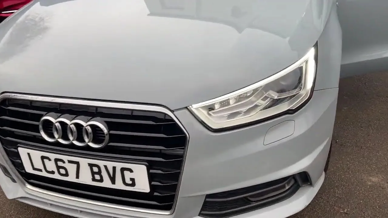 Audi A1 1.4 TFSI S line Sportback 5 portes Essence S Tronic Euro 6 (s/s) (125 ch) Walkaround Arrow Gris