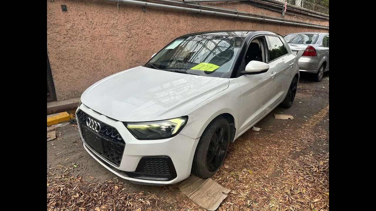 Lot 101. Brand Audi de véhicule d’occasion, couleur blanche, modèle A1 35 TSFI