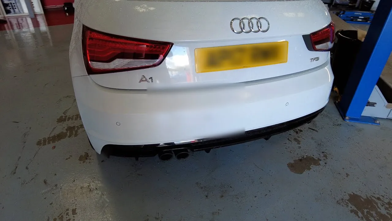 Montage du capteur de stationnement Audi A1 (rénovation)