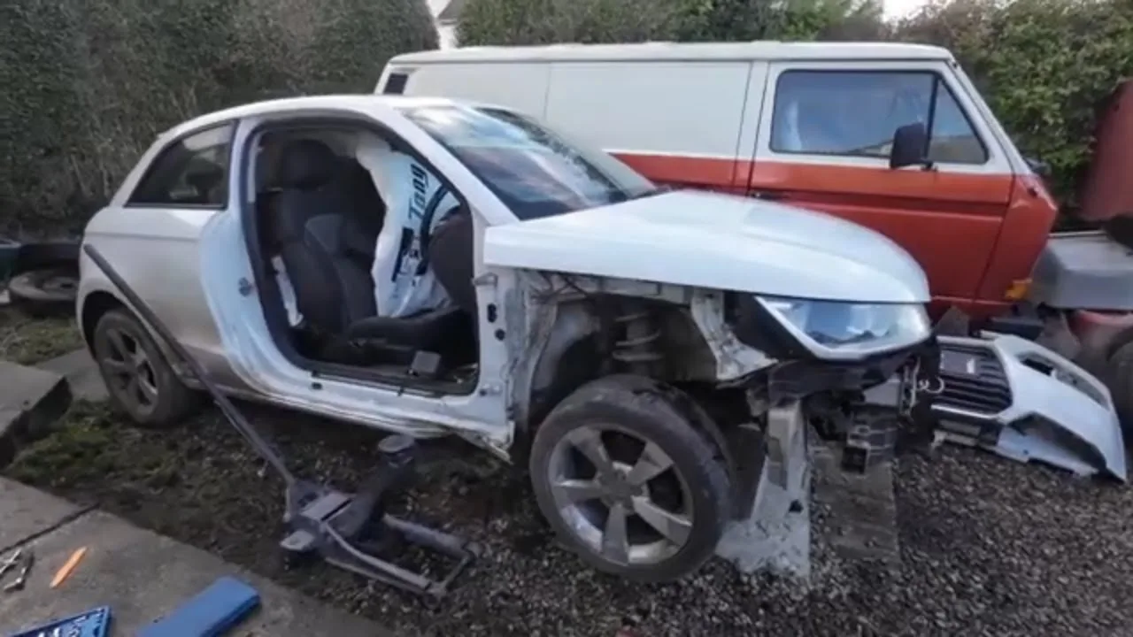 Audi A1 Sport Accident endommagé, dépliez Inc Comment dépasser la porte du conducteur!