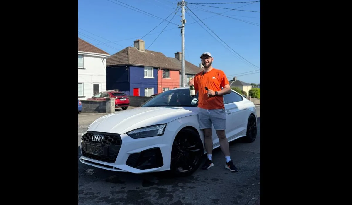«Belle voiture! Waterford Man remporte une nouvelle Audi dans une tombola 99c