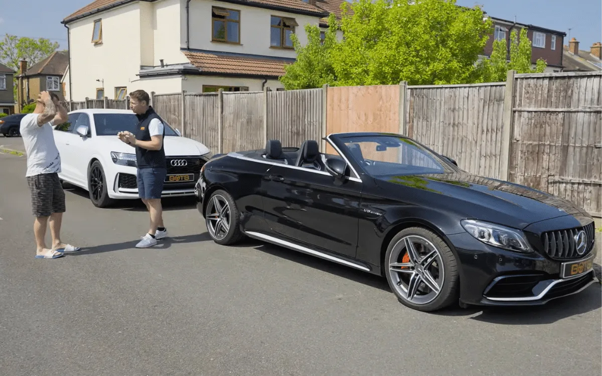 Le chauffeur de taxi a payé 32 cents et s’est retrouvé avec une Audi RS Q8 et une Mercedes C63S
