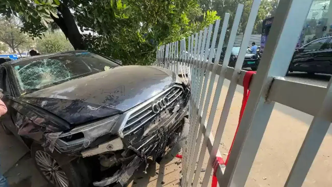 VIDÉO : Le carnage imprudent d’un conducteur d’Audi ivre à Ahmedabad endommage 5 véhicules et provoque de multiples blessures