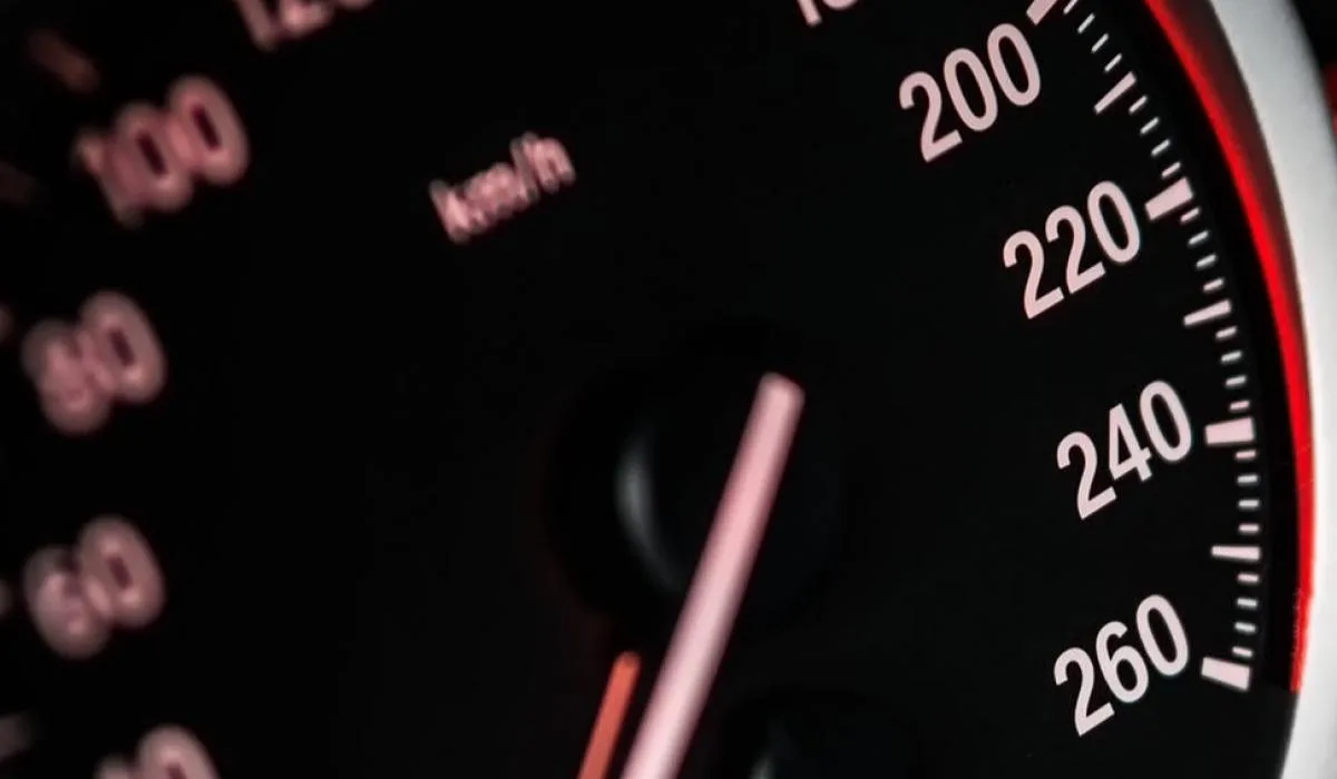 Audi Driver s’échappe bien malgré une vitesse massive près de la frontière Offaly