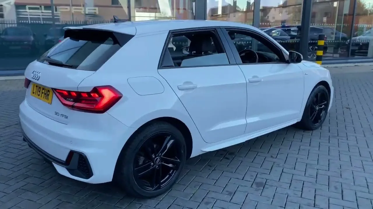 Audi A1 S Line Sportback 1.0 TFSI 30116ps S Tronic GLOSS BLACK ALLOYS LT19 FHR