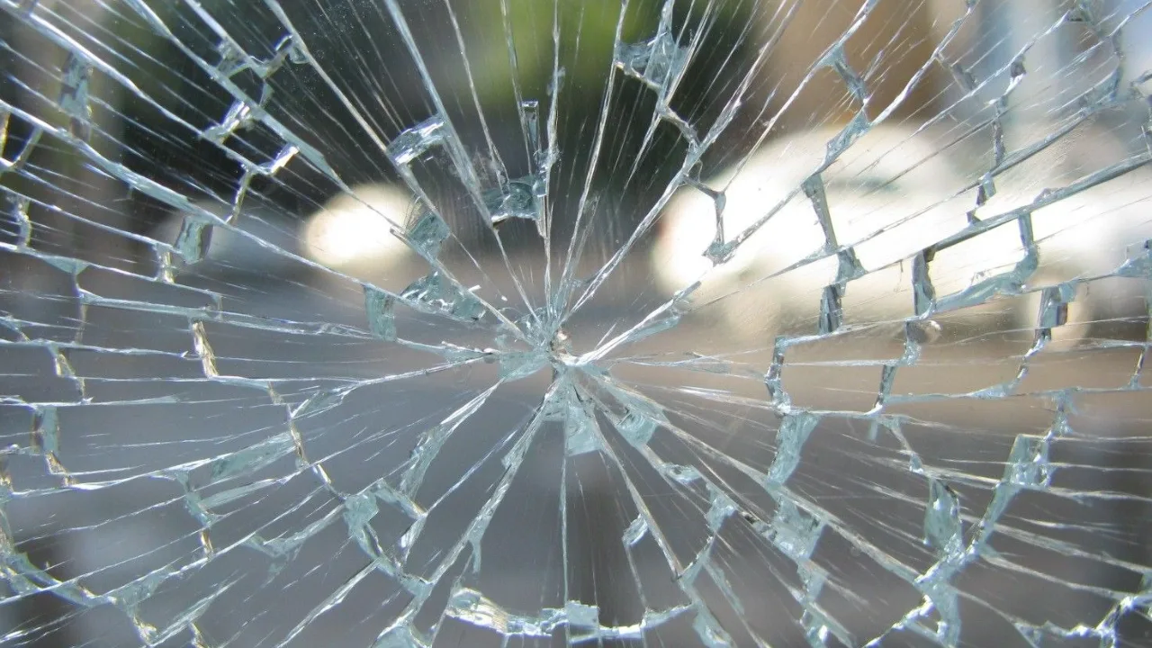 6 blessés après qu’Audi ait percuté un vélo et une voiture Renault Kwid à Indiranagar à Bangalore