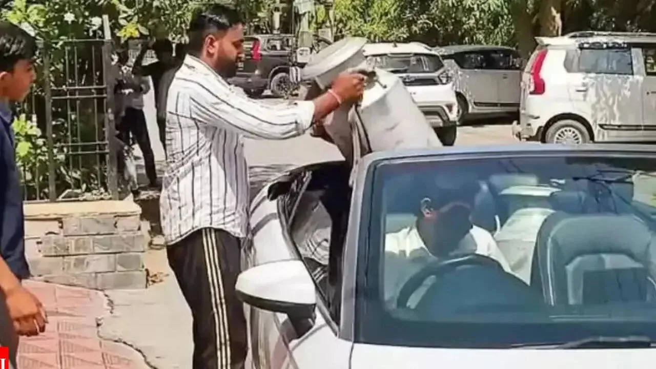 L’ancien banqueur fait tourner les têtes alors que «  Audi Milkman  » de Faridabad combine le service laitier avec Luxury Drive