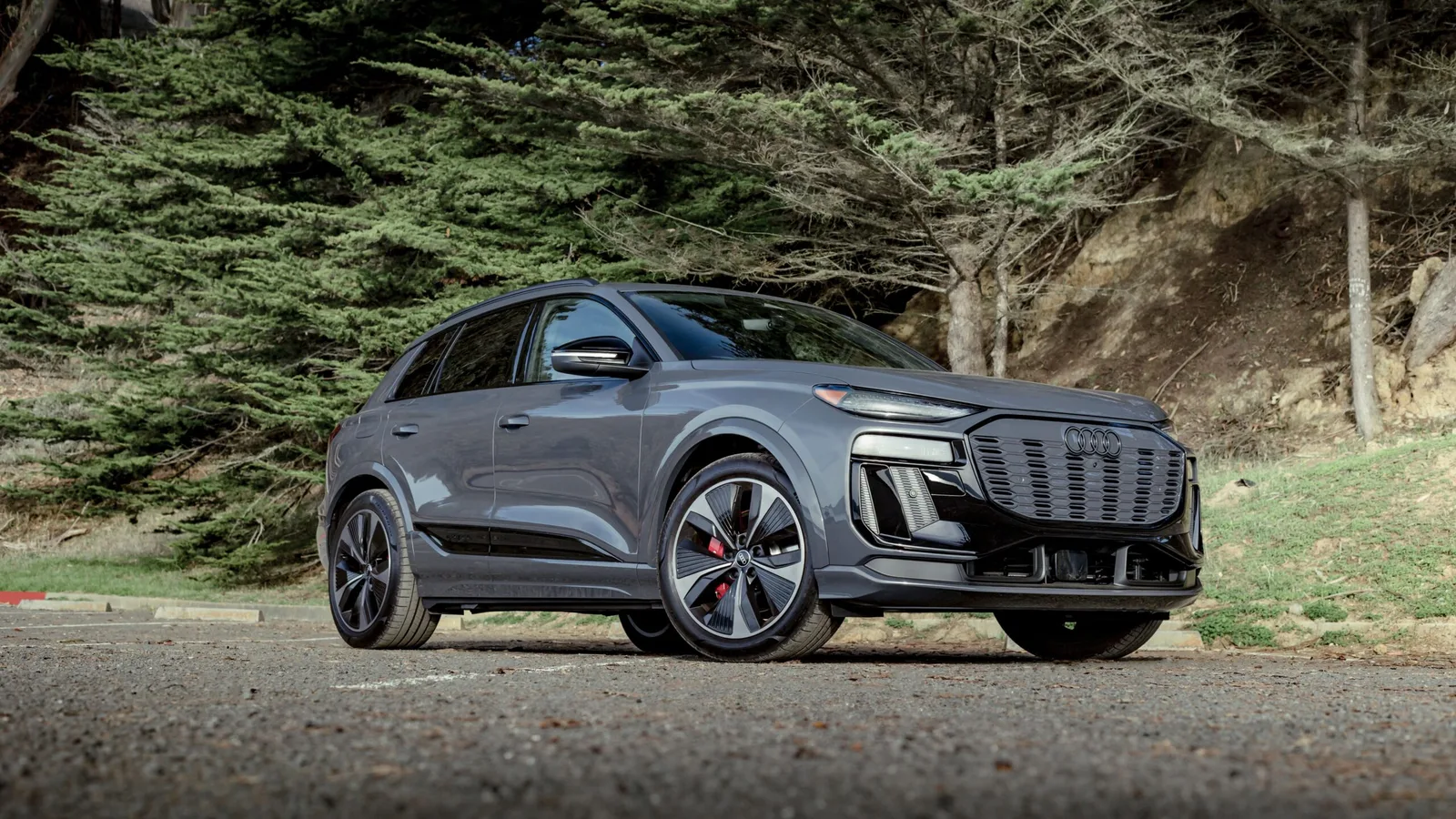 Images de l’Audi SQ6 e-tron 2025 : galerie intérieure et extérieure