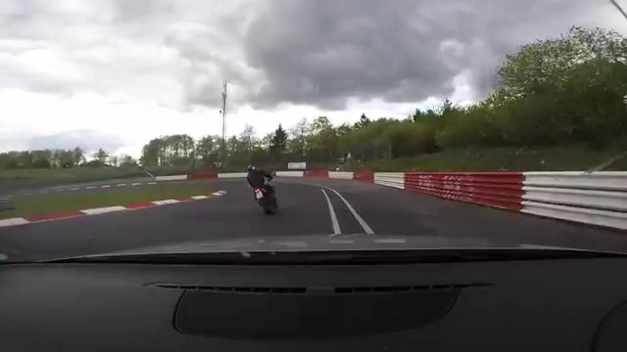 Le moment où j’ai failli écraser mon Audi S1 ​​au Nurburgring