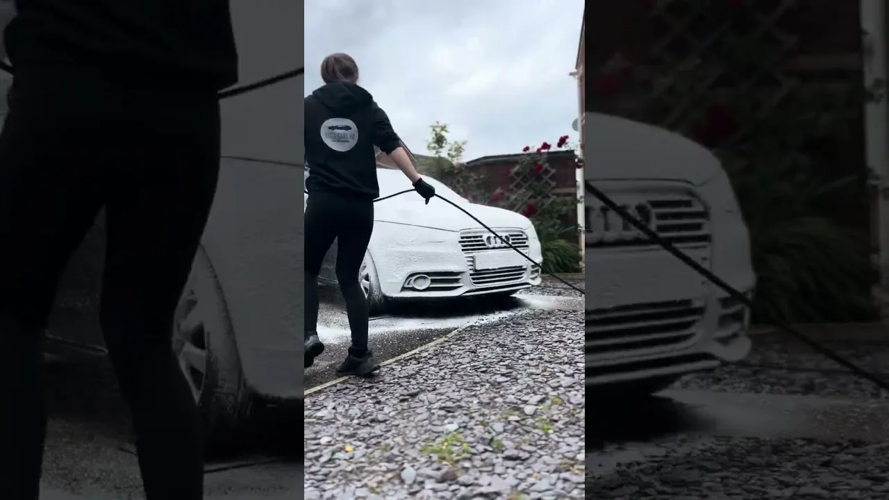 Pré-lavage de cette Audi A1 #carwash #satisfying