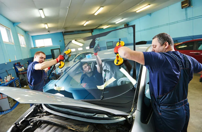 Changer ou réparer le pare-brise de sa voiture de marque Audi : que faire ?