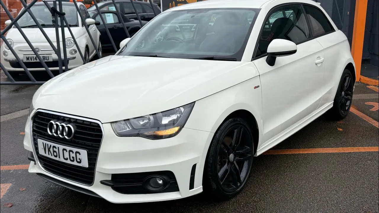 Audi A1 au look fabuleux. Super 1ère voiture pour Noël ??