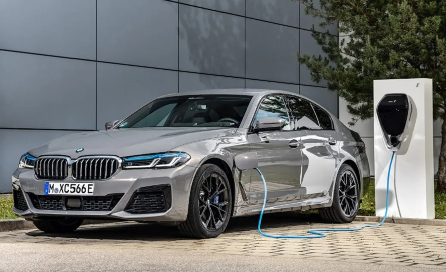 Pourquoi BMW est sur le point de garder sa grande avance de ventes de véhicules électriques sur Mercedes, Audi – Automotive News