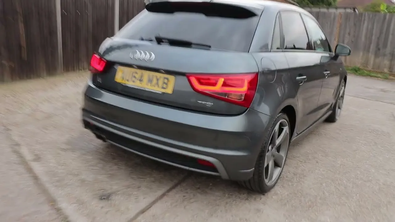 AU64MXB Audi A1 1.4 TFSI CoD Black Edition Sportback 5 portes Essence S Tronic Euro 5 (s/s) (140 ch)