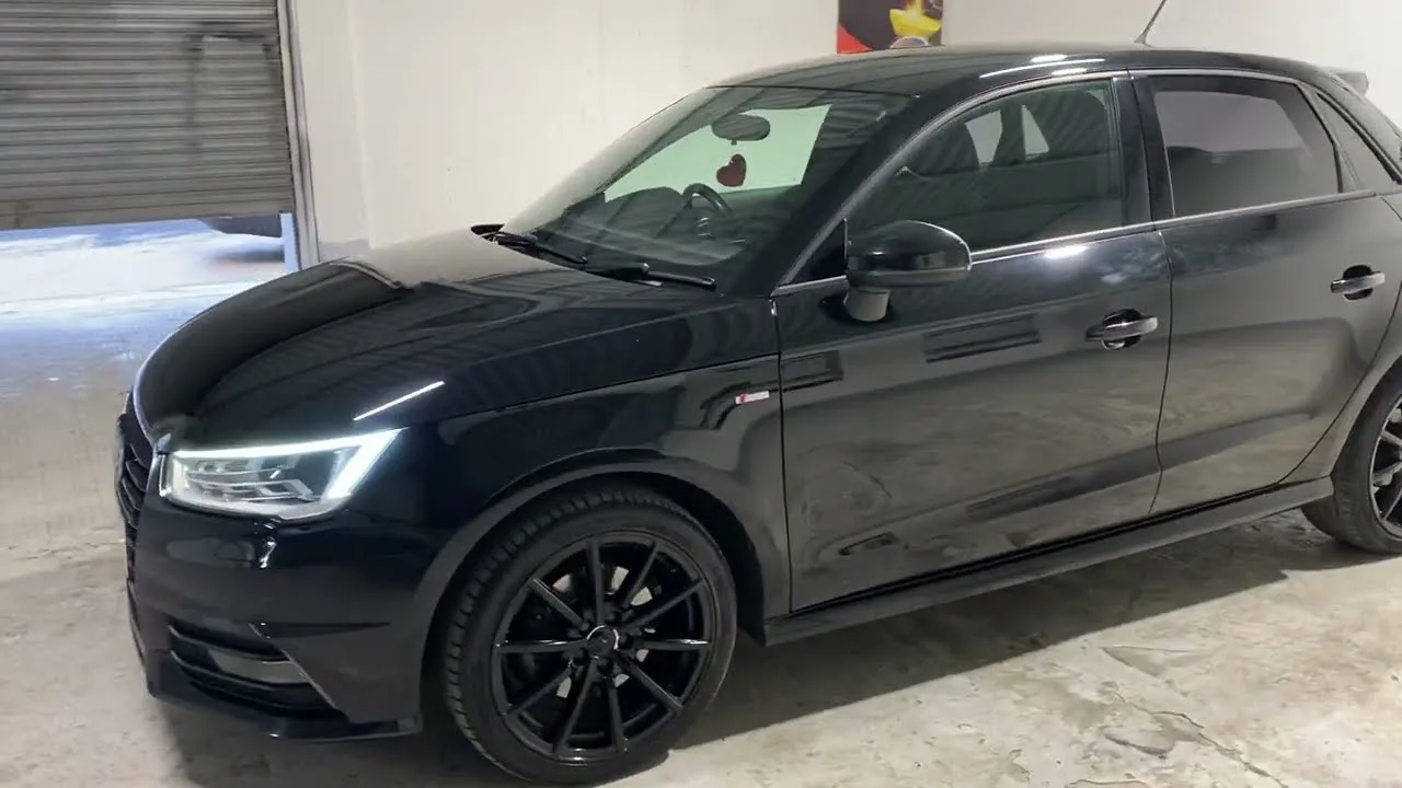 RO16WBW – AUDI A1