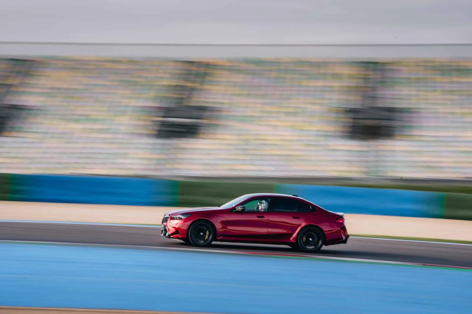 NOUVELLE BMW M5 contre Audi RS7 Performance contre AMG E63 S Drag Race: Throttle House