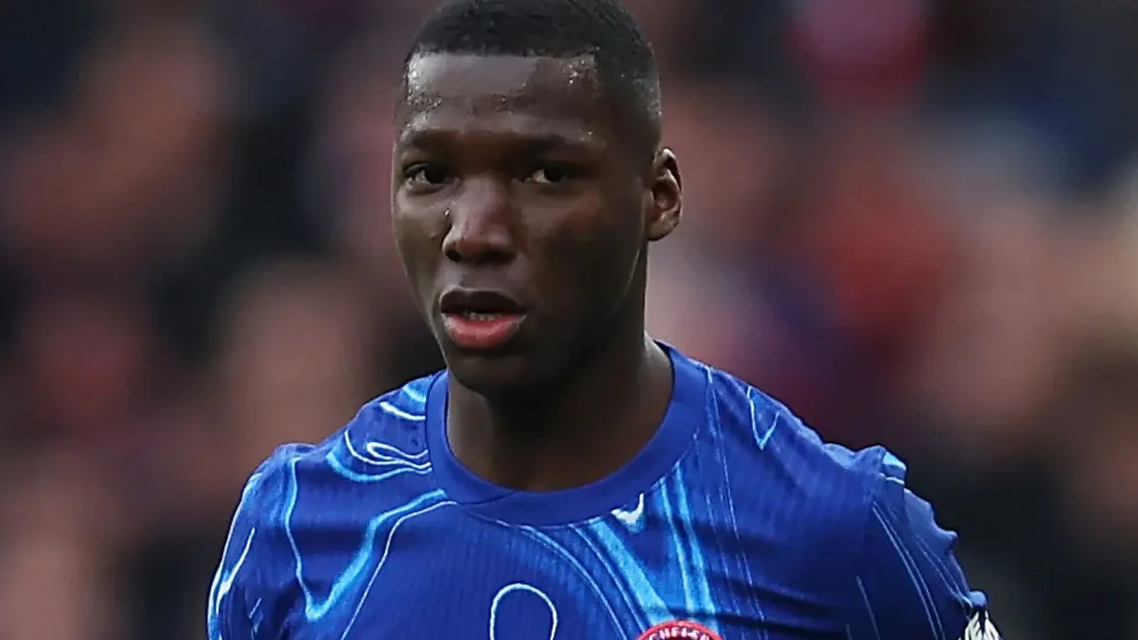 L’as de 115 millions de livres sterling de Chelsea Moises Caicedo a 160 000 £ Audi saisie par des flics après avoir conduit sans permis valide par terrain de formation