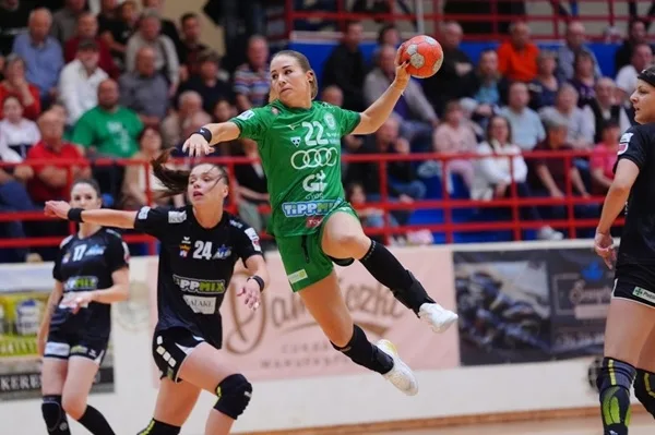 La prestigieuse équipe féminine de handball, Gyo ̋ Audi Eto KC, a remporté une précieuse victoire après une clôture.