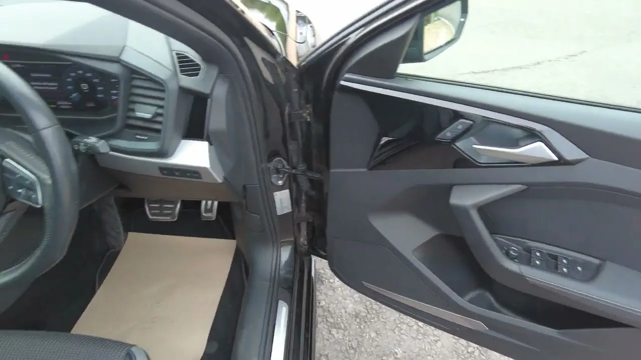 AUDI A1 TFSI S LIGNE, 2019 Automatique Hatchback dans un joli mythe noir métallique