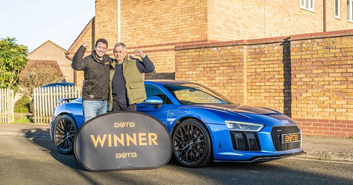 Un homme de Gloucester remporte la supercar Audi R8 V10 à l’occasion de son 75e anniversaire