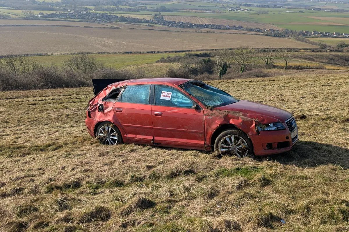 Audi lourdement endommagé et conducteur blessé dans un accident sur les Downs – Yahoo News UK