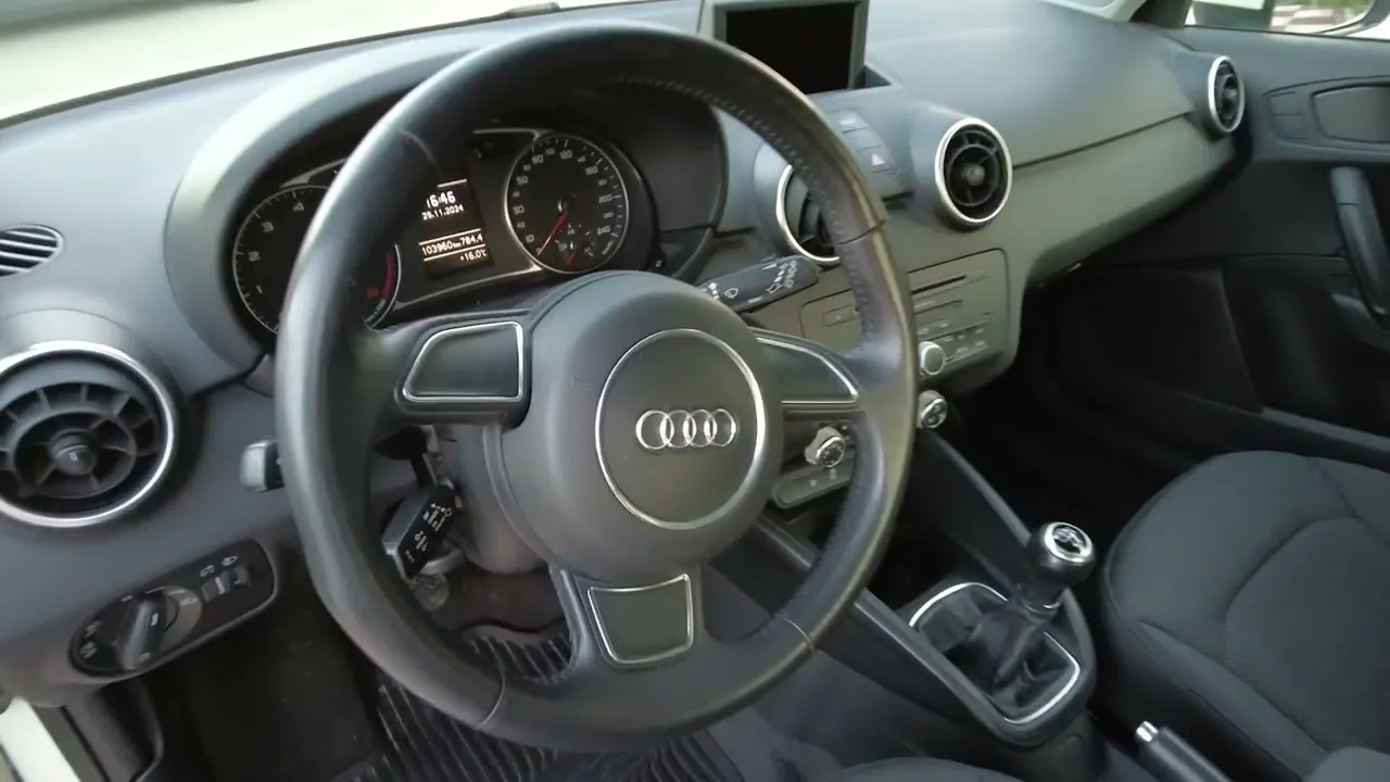 Audi A1 Ambiente chassis sport régulateur occasion Nice livraison France garantie 12 mois