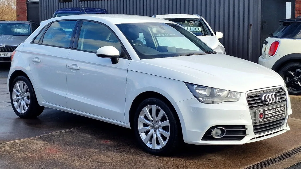 2013 (13) Audi A1 Sport 1.4 TFSI Auto 5dr en glacier blanc. 13 km miles. 1 propriétaire. 5 services. 11 000 £