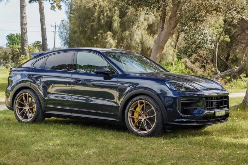Le croisement électrique de base Audi Q000 E-tron a été à nouveau mis à jour
