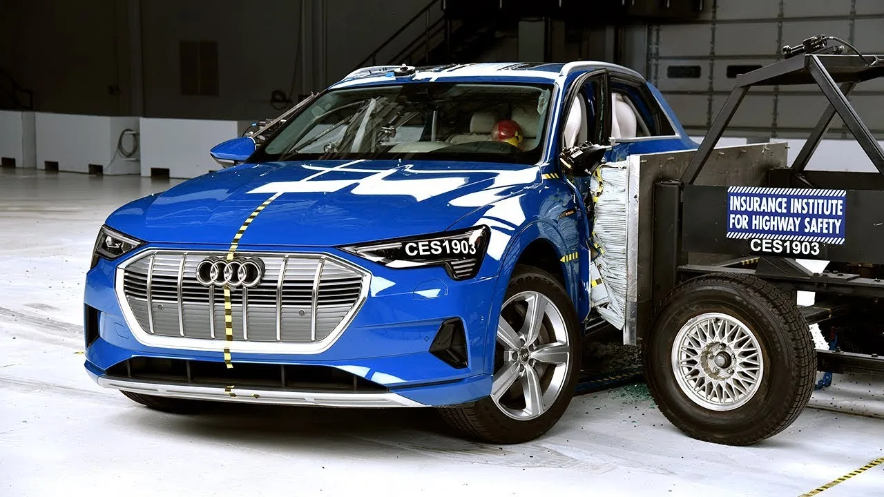 Découvrez le centre crash-test futuriste d’Audi: 60 mannequins, 150 capteurs et millions d’euros investis pour la sécurité
