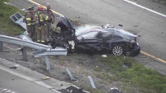 Le passager tué après que le conducteur perd le contrôle d’Audi sur la I-95 à Fort Lauderdale