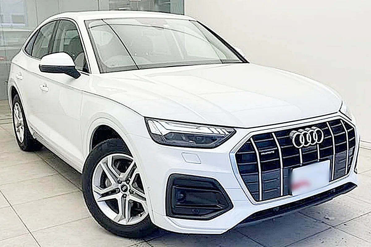 L’échelle est un énorme «9 unités». Audi SUV avec défaut d’incendie du moteur, propriétaires de voitures en urgence