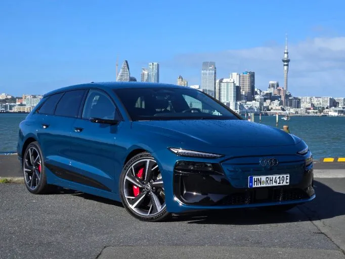 Audi S6 E-Tron Avant First Drive: Gauche du centre
