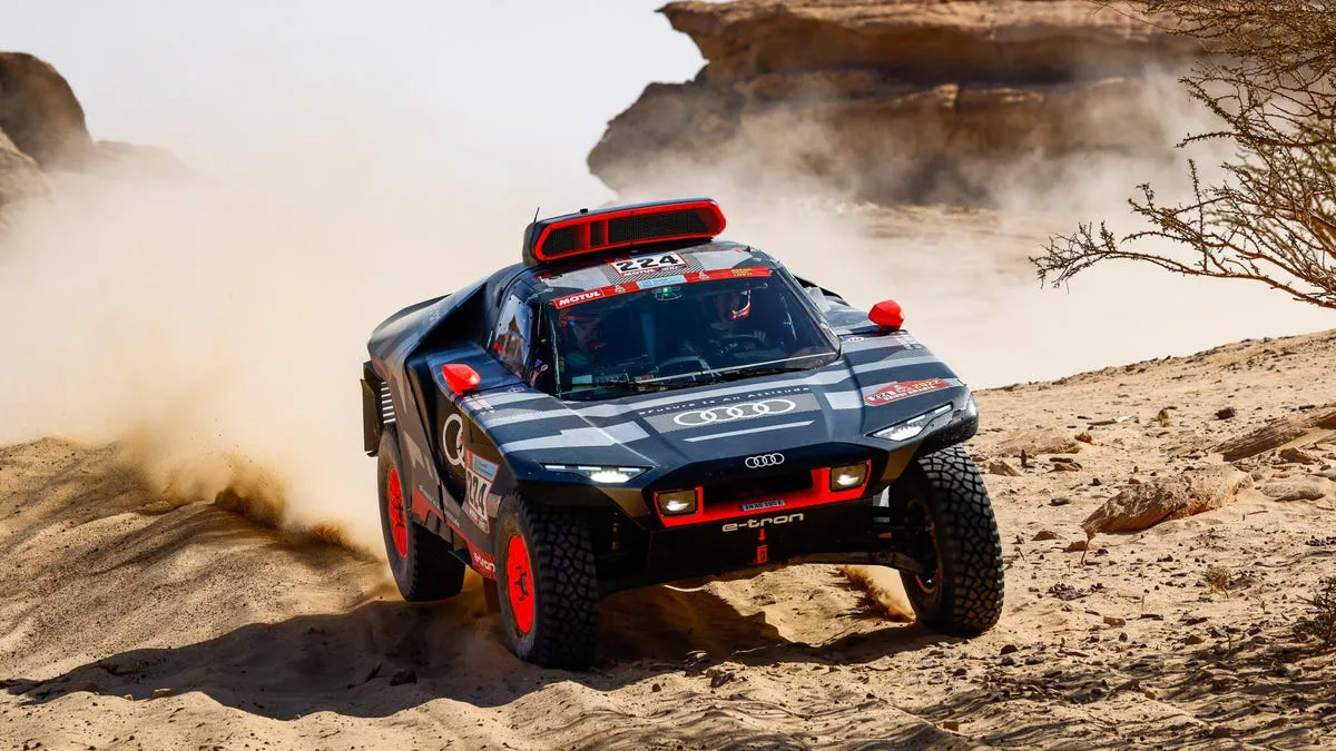 AUDI DAKAR RALLY VOITURE MORDÉE DANS LE DIMPLET CNÉCH