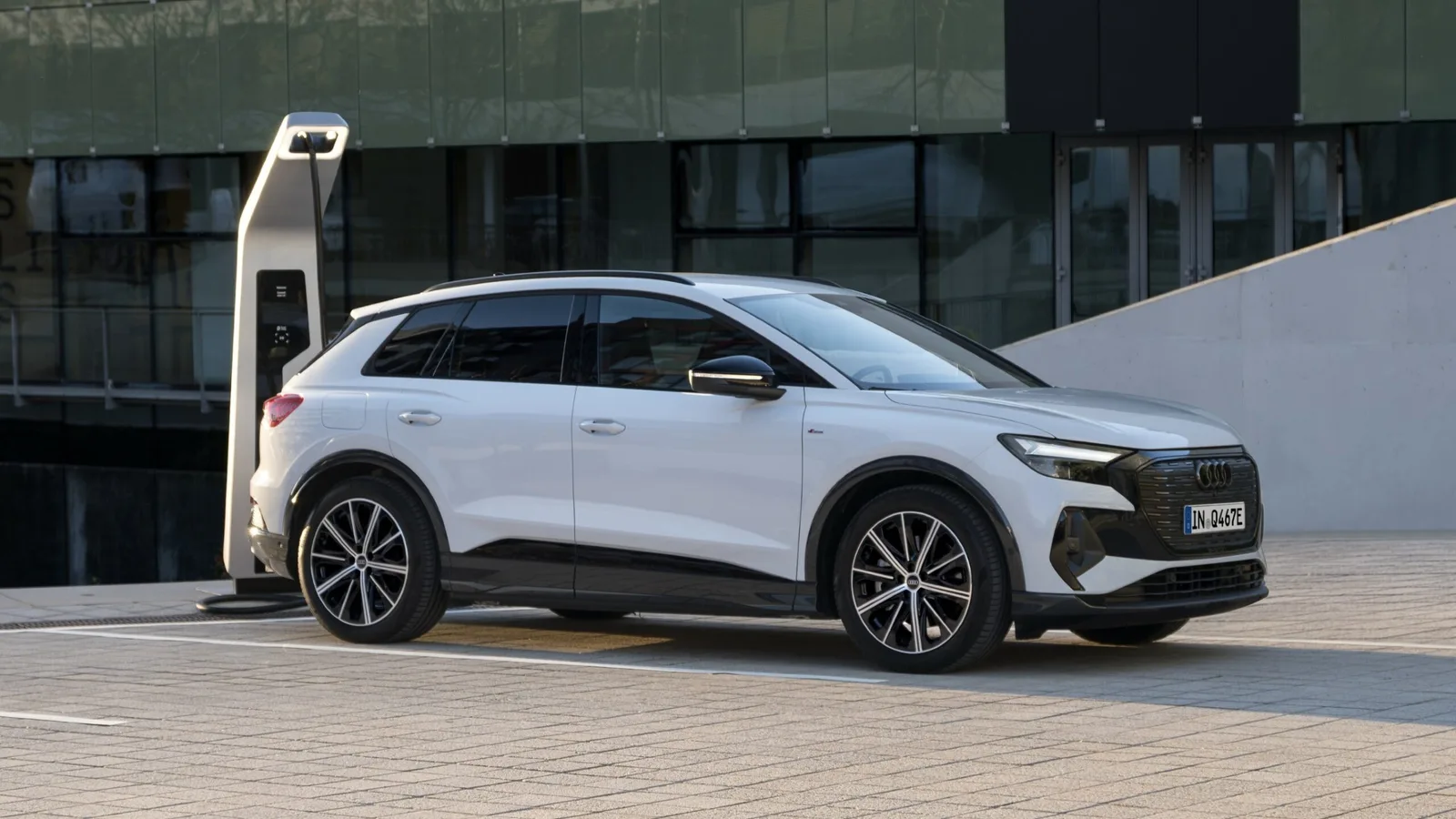 Audi réduit le prix du Q4 E-Tron EV pour rivaliser avec les modèles grand public de Tesla, Skoda, Kia