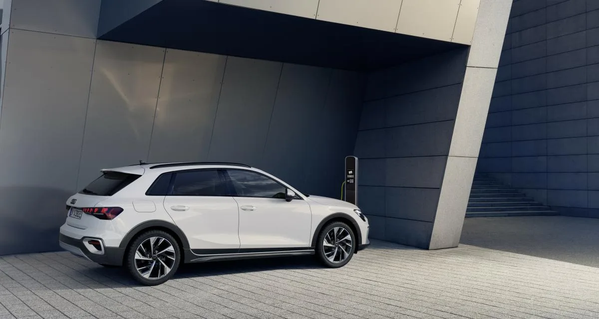 Audi dévoile une version hybride rechargeable de l’A3 Allstreet