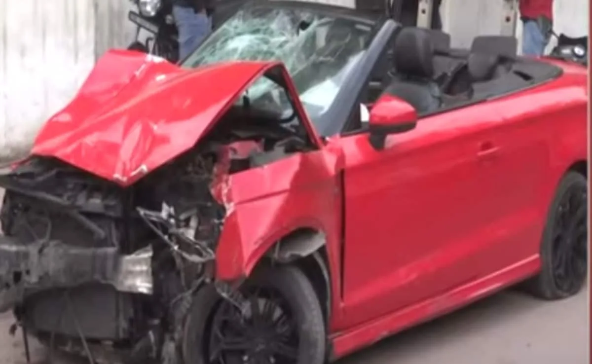 AUDIDE « REMING IMPRESSEMENT » AUDI dans le scooter à Delhi, un étudiant BBA a arrêté