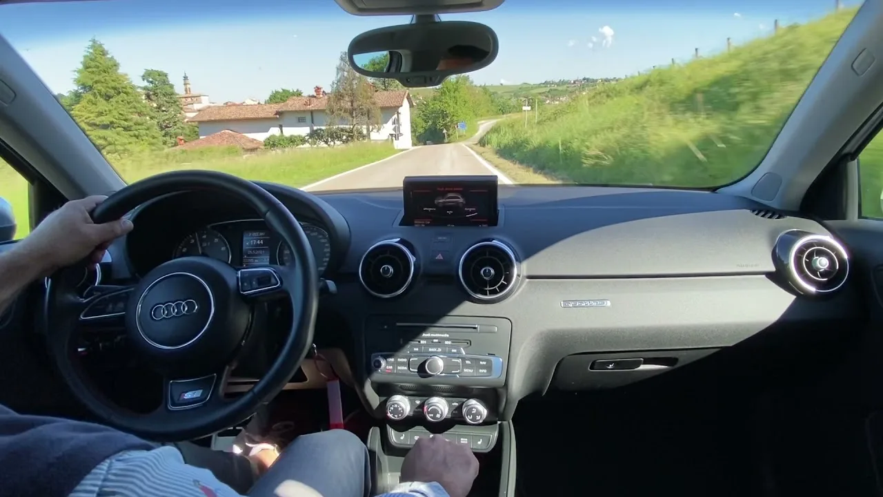 Essai routier Audi S1 ​​​​Sportback 231 CV Voiture de cinéma !! Avec boîte manuelle à 6 rapports !