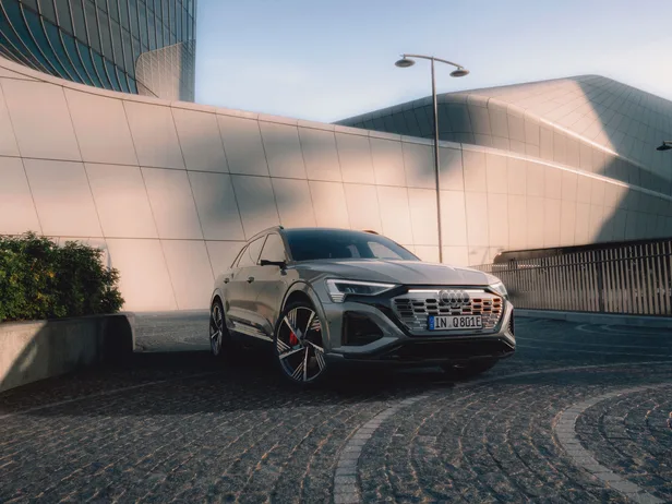La nouvelle Audi Q8 E-tron – électrique, puissante et pleine de détails impressionnants. Campagne CGI complète par Felix Aliberti C / O Severin Wendeler et Pop Postproduction – News
