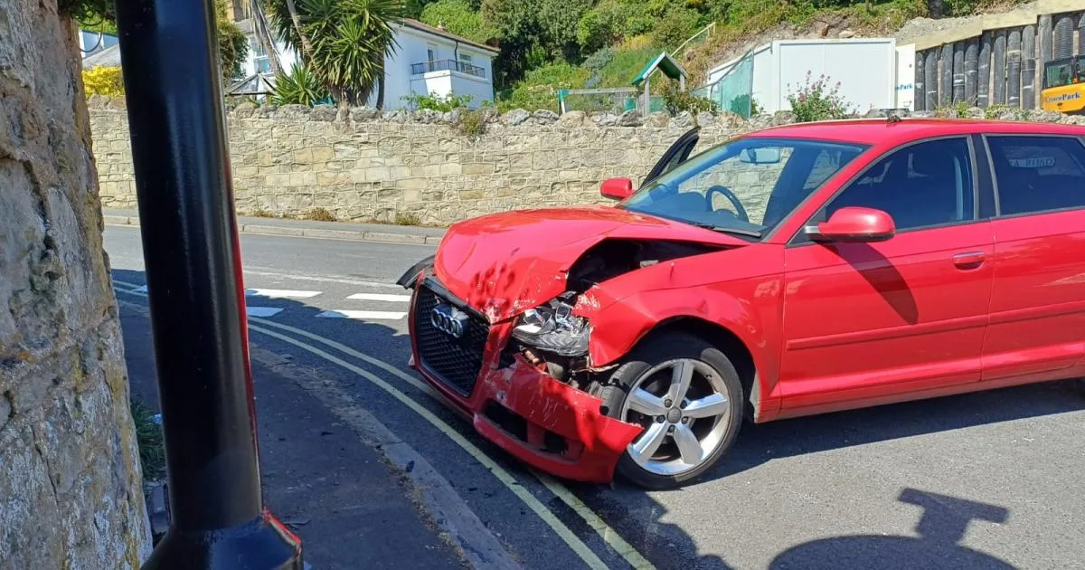 L’île de Wight Crash à Ventnor voit la carrière d’Audi dans un mur