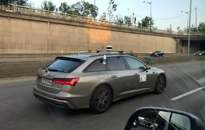 Une Audi A6 transformée en laboratoire roulant dans les rues de Paris