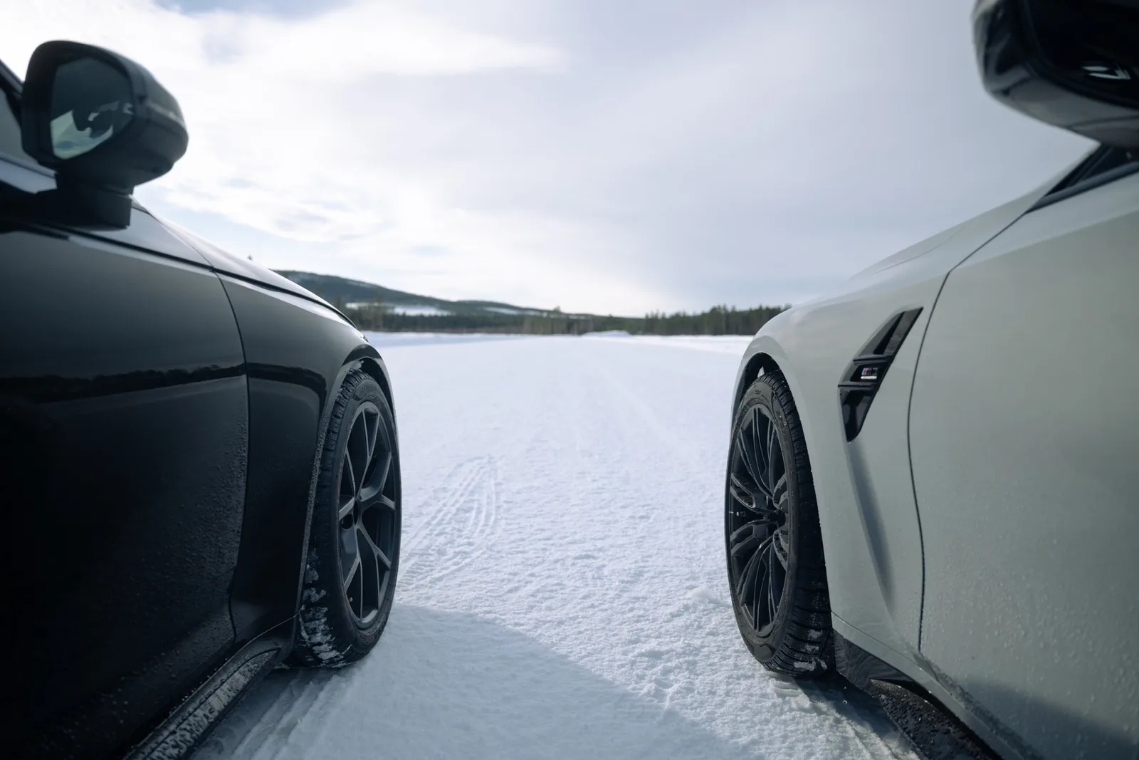 Vidéo : BMW M xDrive vs Audi Quattro : tests de pneus d’hiver et de systèmes de traction intégrale Pirelli